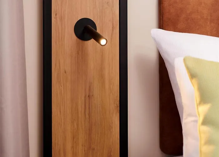 Me And Ulm, By Hyatt 4* אולם